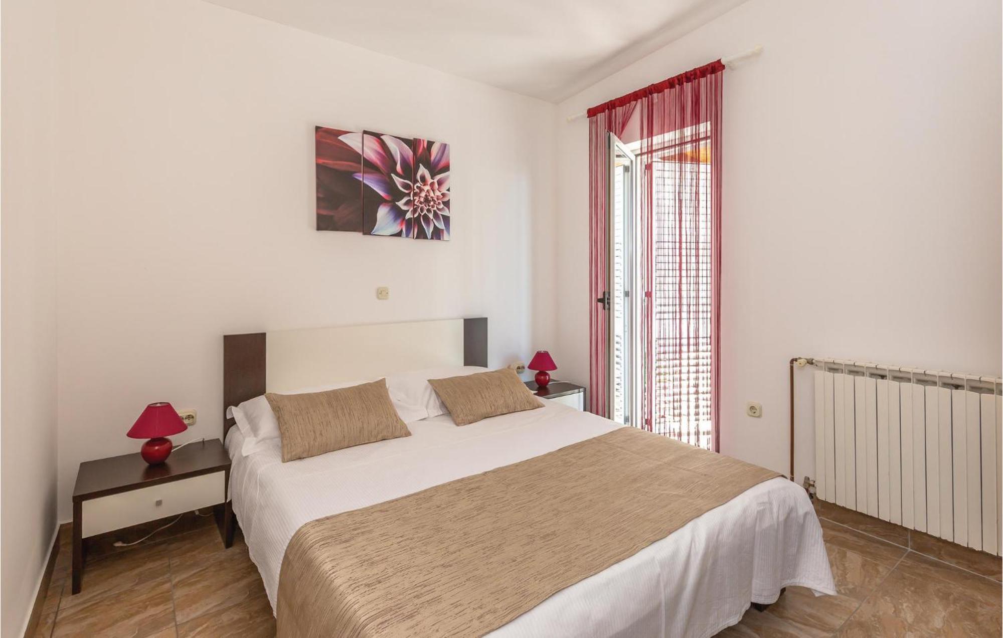2 Bedroom Cozy Apartment In Makarska Exterior photo