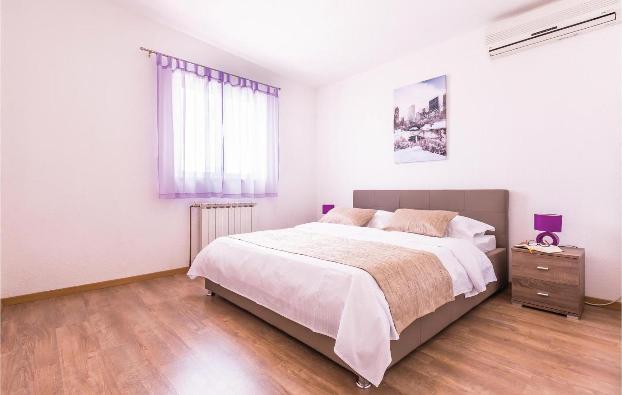 2 Bedroom Cozy Apartment In Makarska Exterior photo