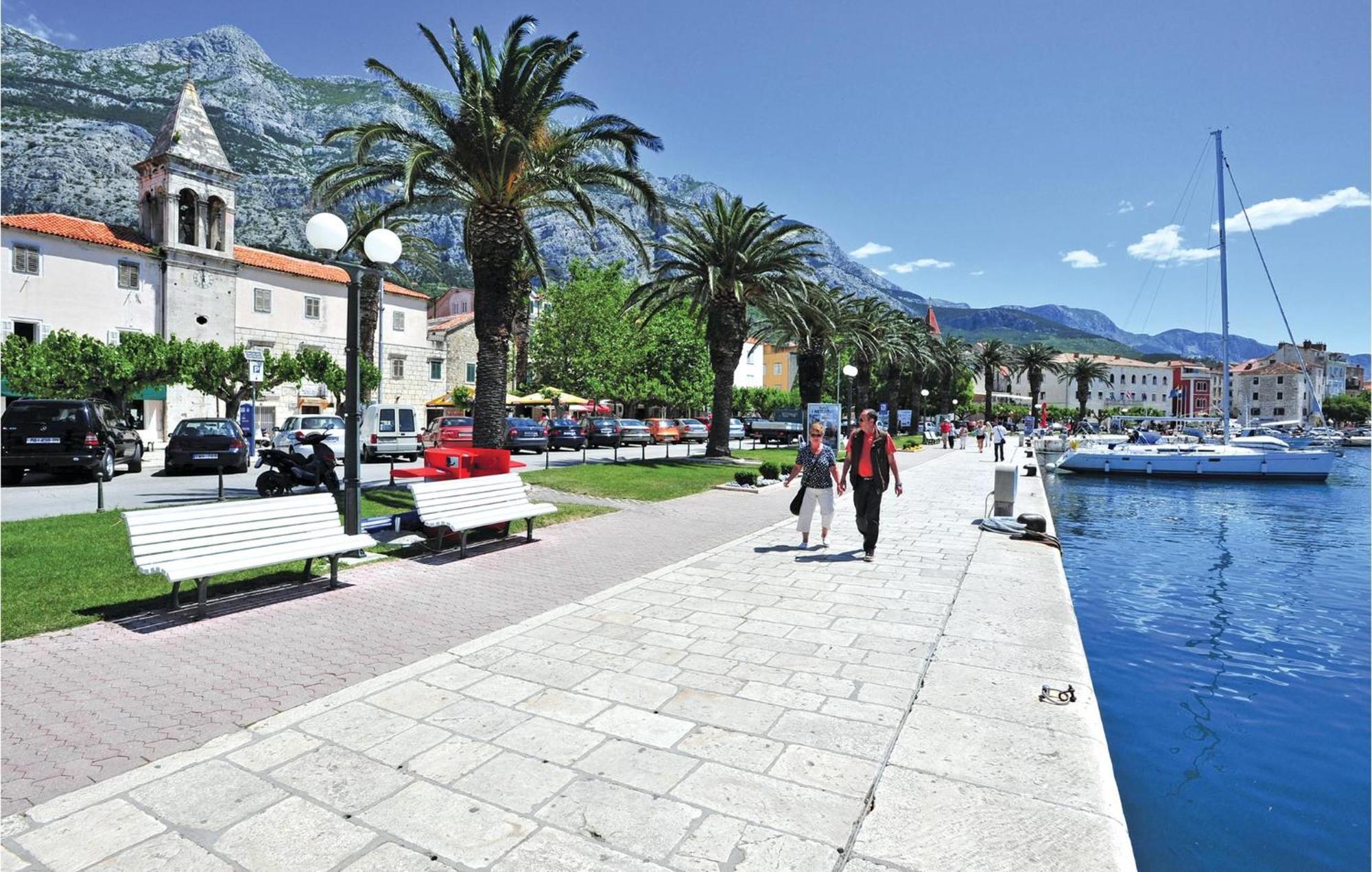 2 Bedroom Cozy Apartment In Makarska Exterior photo