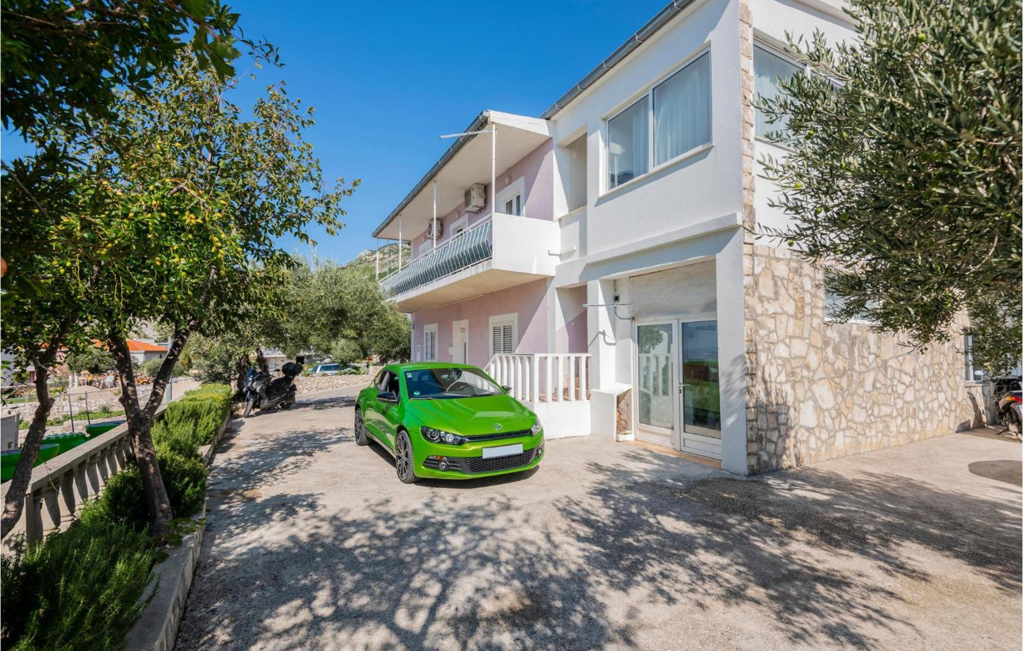 2 Bedroom Cozy Apartment In Makarska Exterior photo