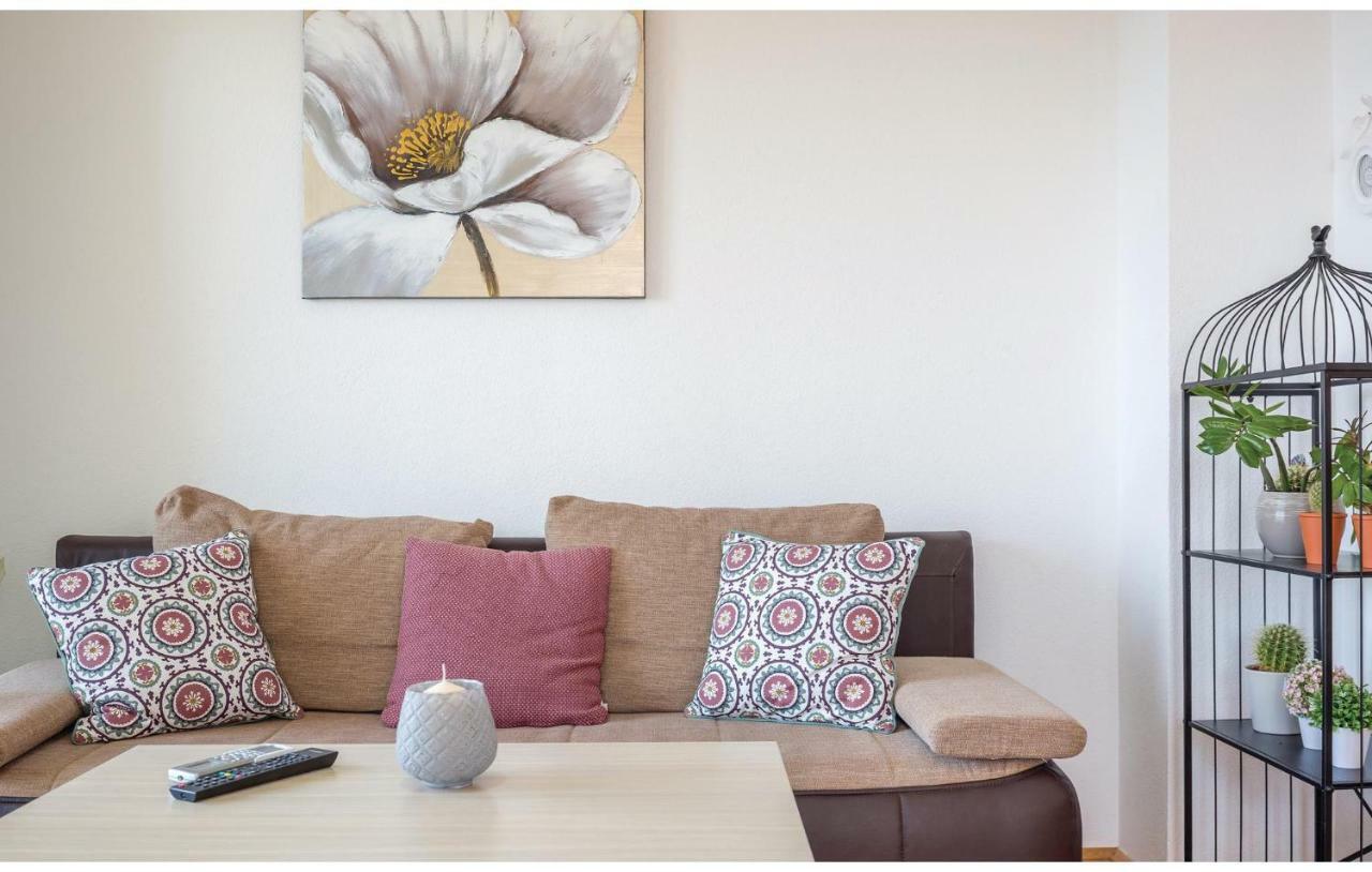 2 Bedroom Cozy Apartment In Makarska Exterior photo