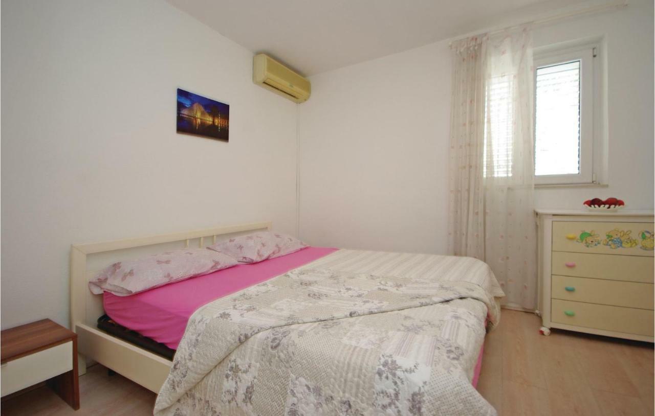 2 Bedroom Cozy Apartment In Makarska Exterior photo