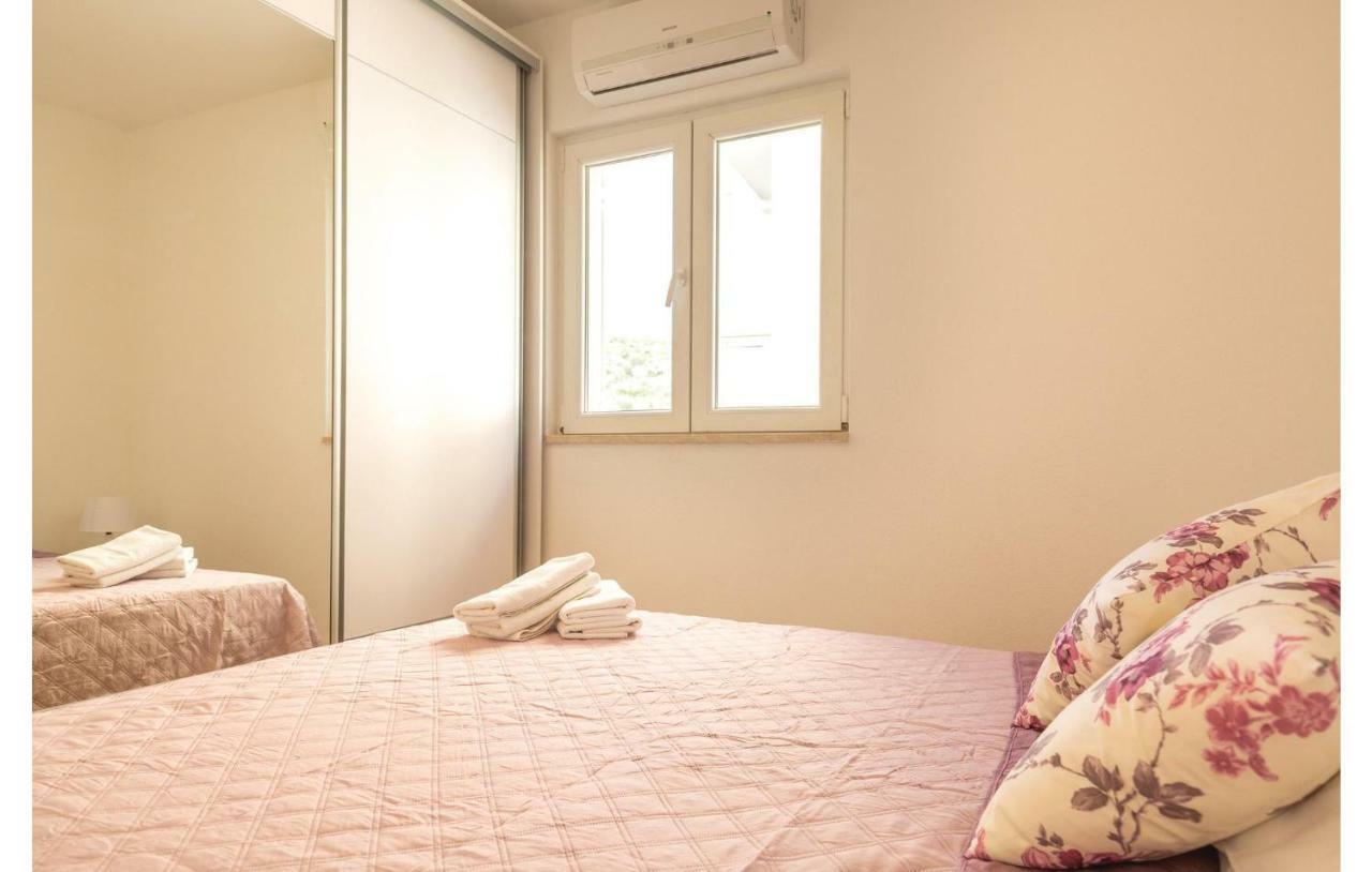 2 Bedroom Cozy Apartment In Makarska Exterior photo