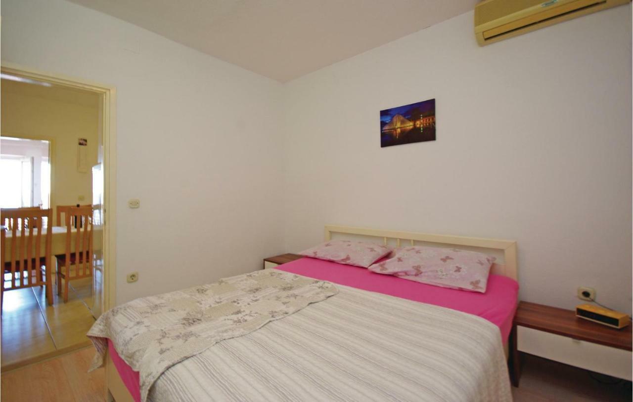 2 Bedroom Cozy Apartment In Makarska Exterior photo